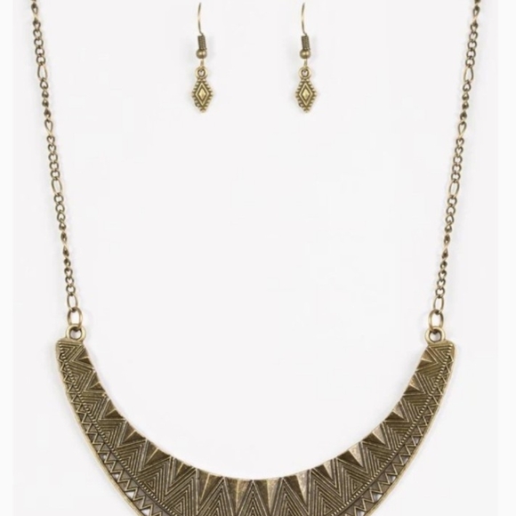 Paparazzi Antique Gold Geometric Necklace Set Thrown To The Lions Brass Pendant - Picture 1 of 6